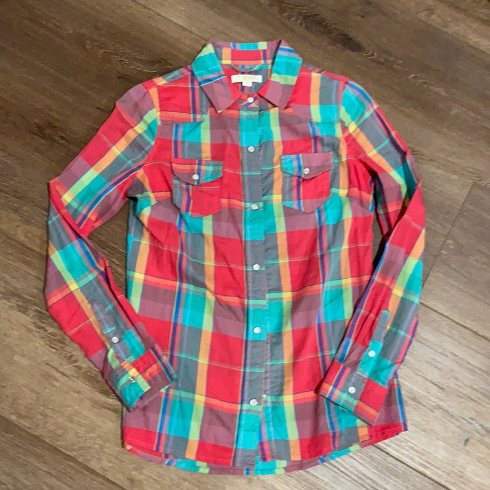 Snap front women’s top